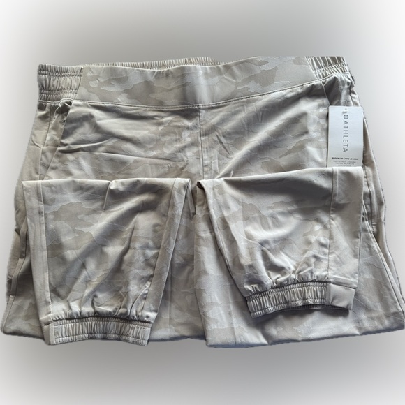 Athleta Brooklyn Camo Jogger - Picture 5 of 10